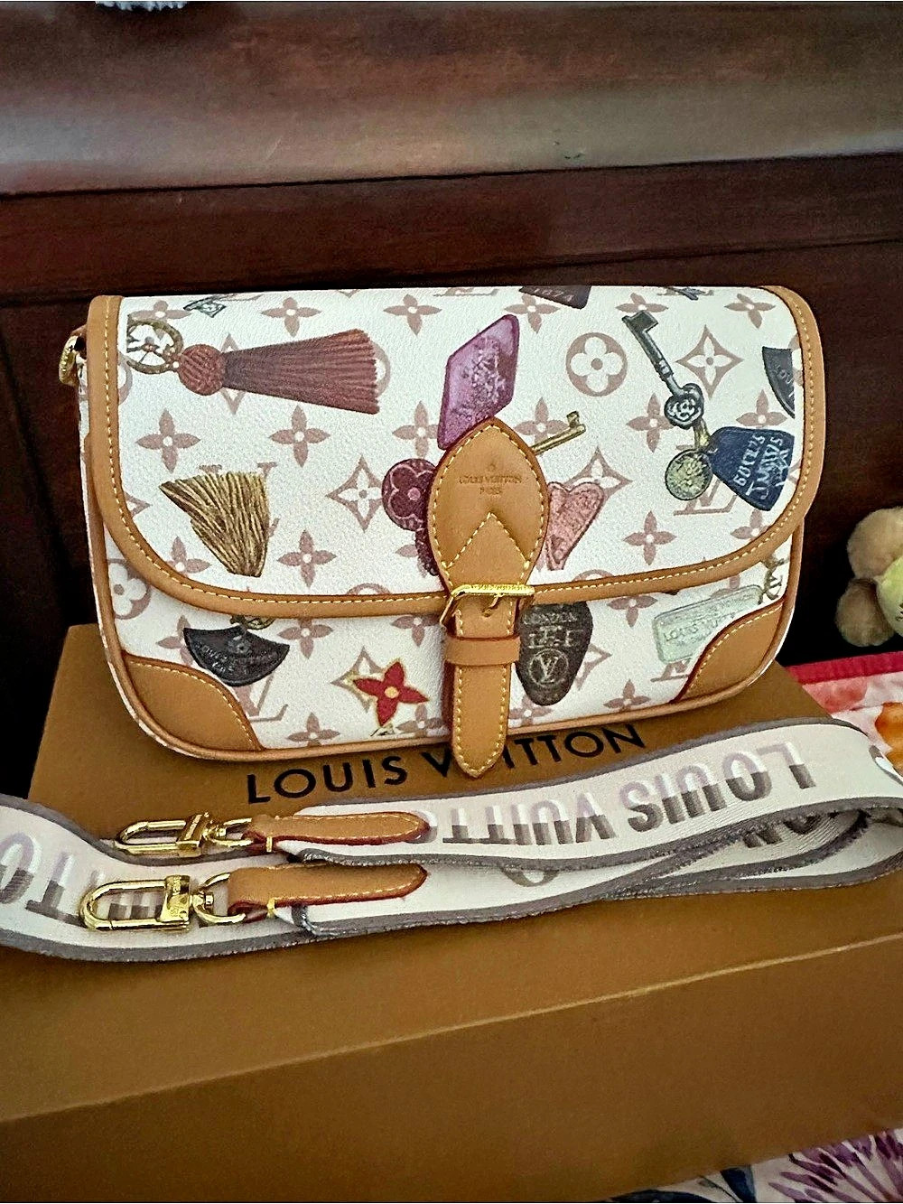 LV Crossbody Bag in White & Brown Like New